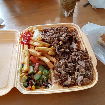 Barquette kebab, salade et frites