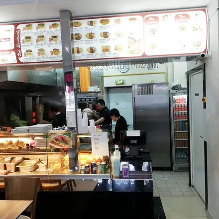 Le comptoir et la carte lumineuse